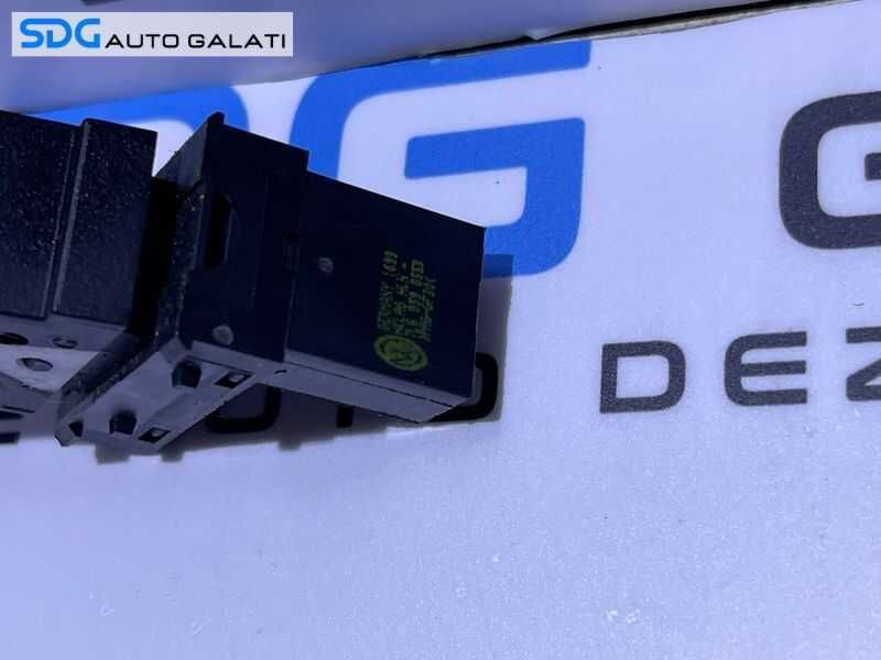 Buton Actionare Deschidere Inchidere Geam Usa Portiera Pasager Fata Spate VW EOS 2006  - 2011 Cod 7L6959855B