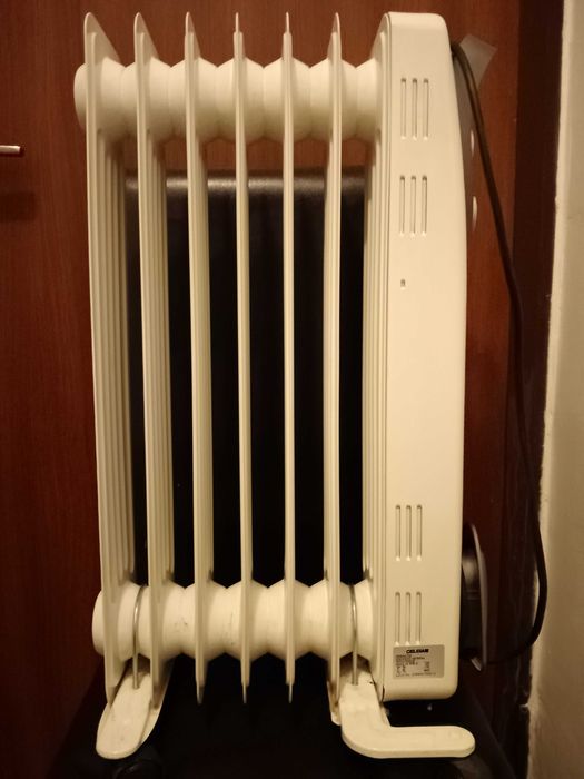 Vând calorifer electric cu ulei