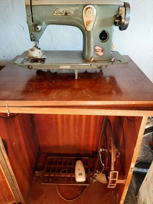 Продам швейная машина