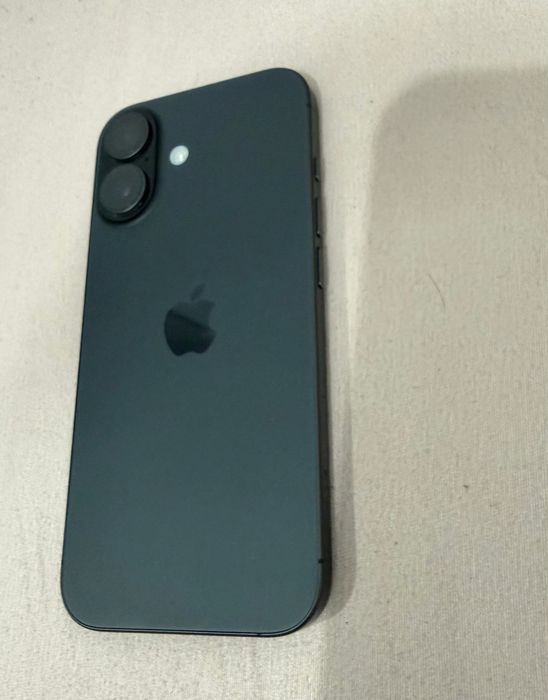 iPhone 17  - заключен с iCloud/ Не е ресетнат/