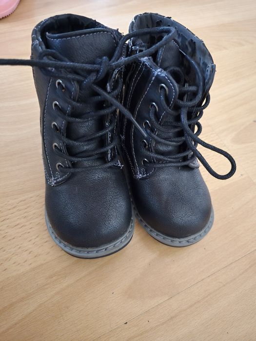 Продавам детски обувки по 10лв