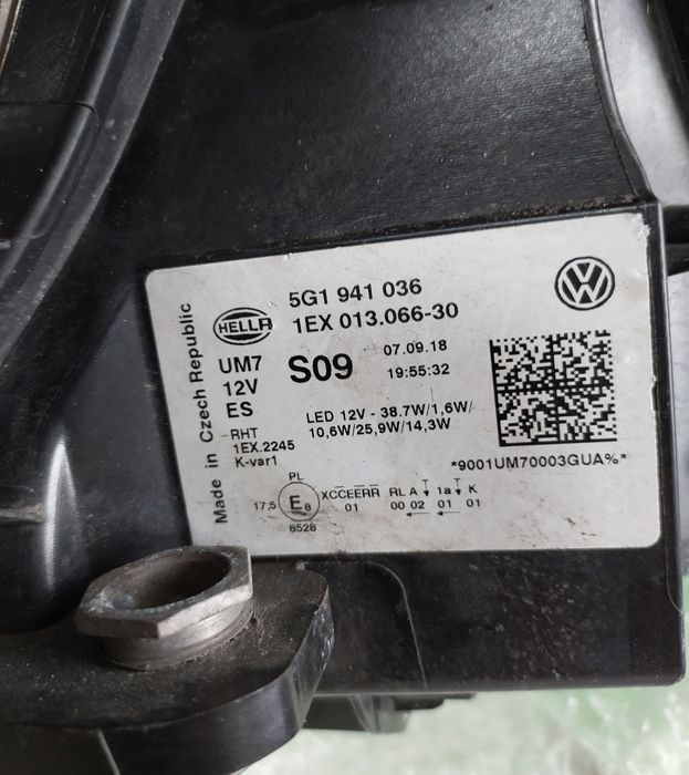 Far dreapta VOLKSWAGEN GOLF 7 VII FULL LED european
1190 lei