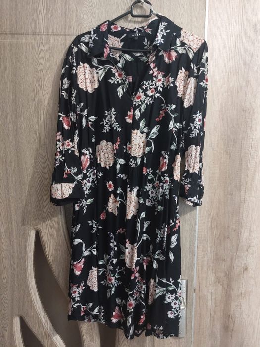 Rochie neagra cu flori, mărimea 40