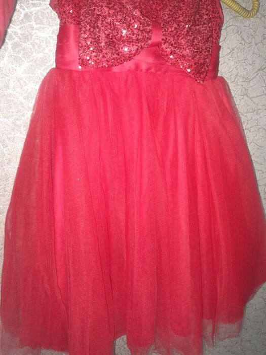 Продам платье  размер 120