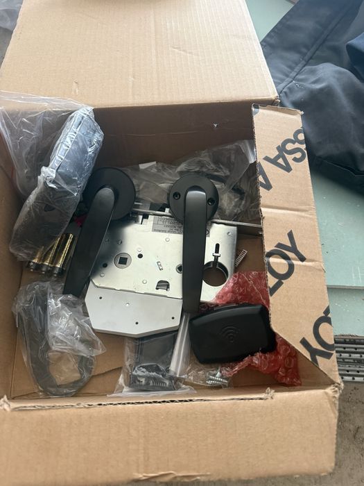 Assa Abloy електрическа  брава .Черен цвят 4.5 v 22mm