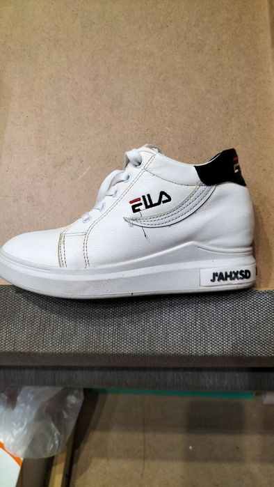 Продам натуральные кросовки . недорого