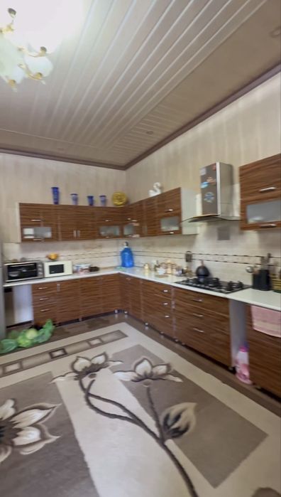Сифатли мебель + газ плита + вытяжка,