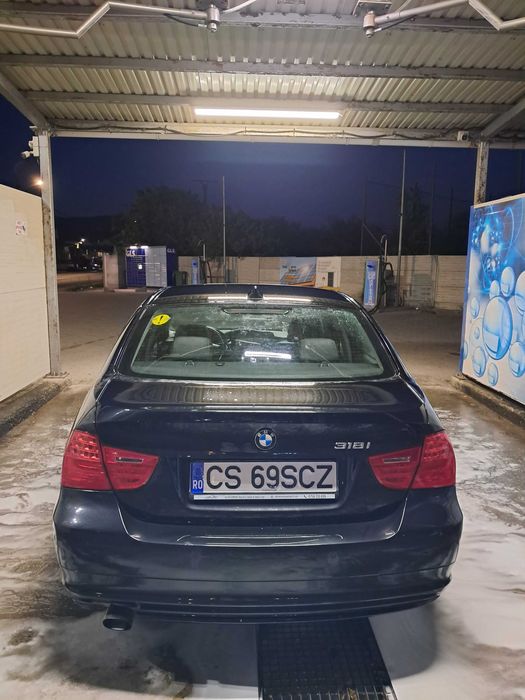 Vand  sau schimb BMW 318i seria 3