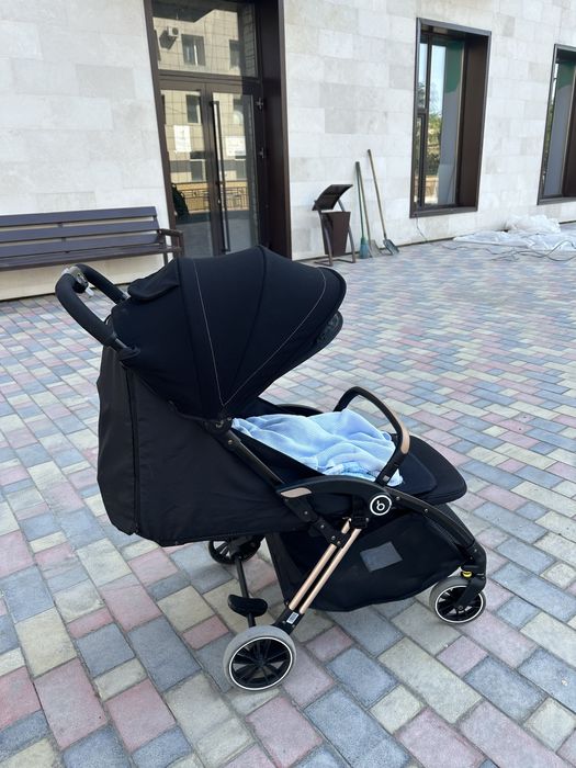 Продам прогулочную коляску