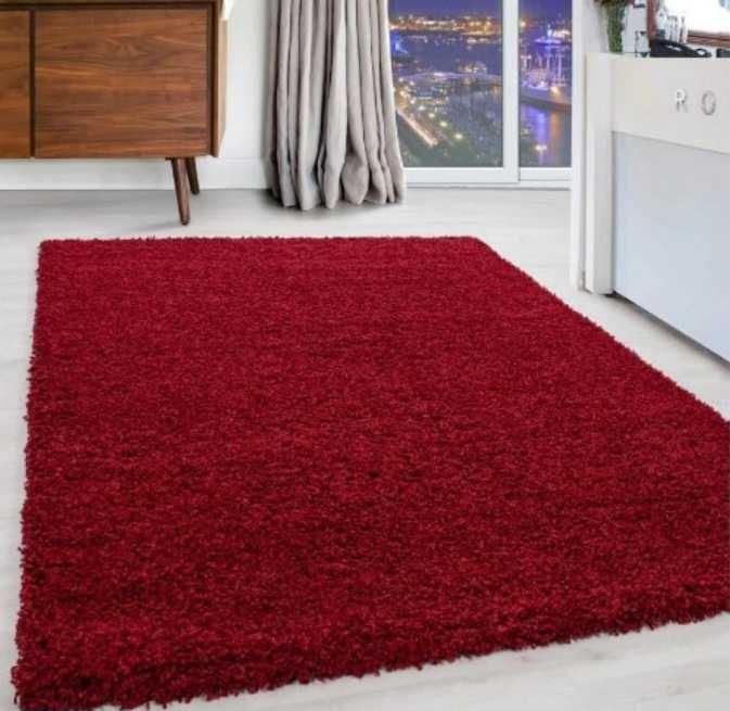 Шаги червен мокет