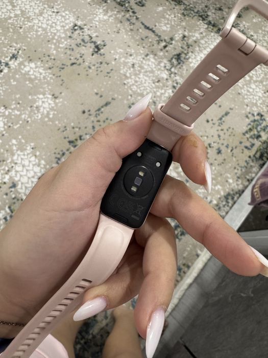 Продам часы Huawei