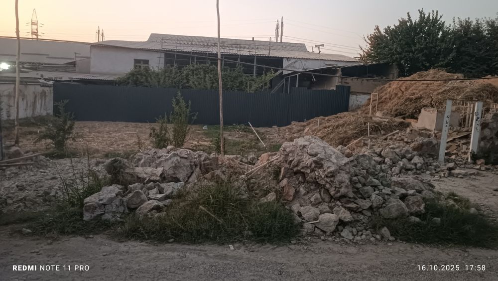 Yer sotiladi laylak maxallada