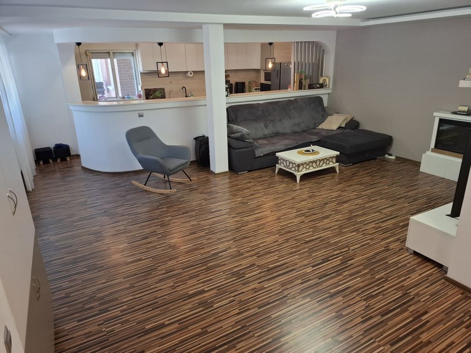 Casa S+P+1+M Drumul taberei Prelungirea Ghencea  Ghidiceni 500m teren