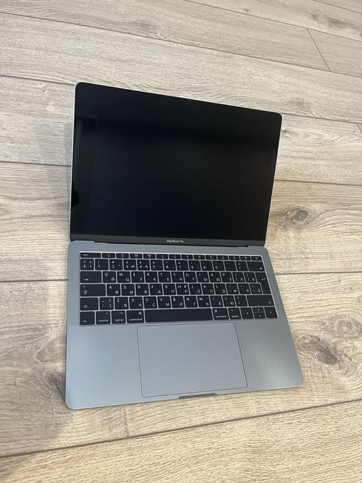 Продам MacBook Pro 2017 (Intel Core i5, 8ГБ DDR3)