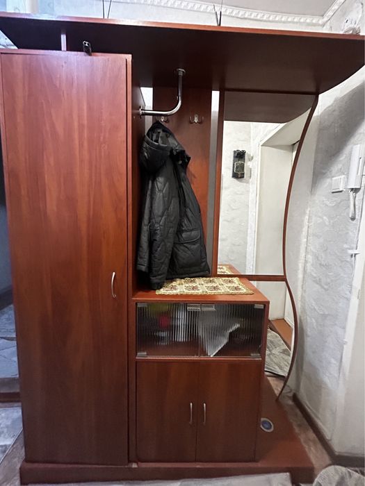 Продается шкаф в прихожую