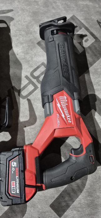 Hilti, Milwaukee ferestrău sabie pe acumulator