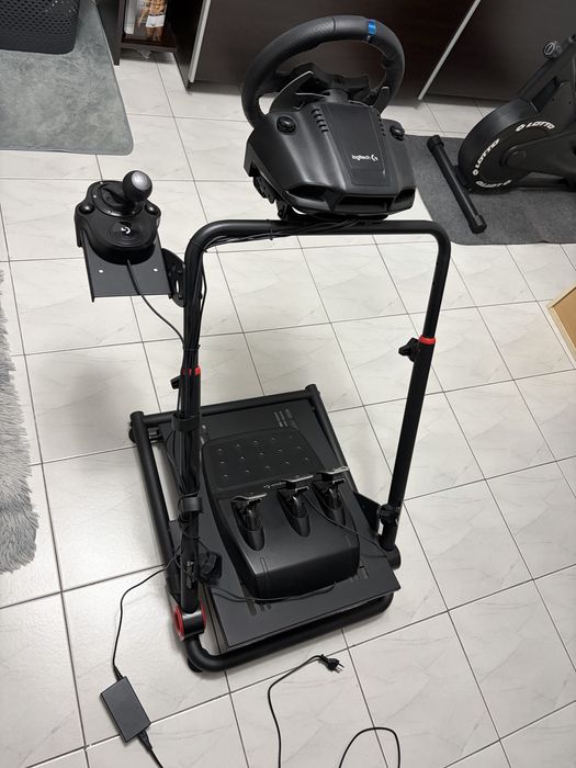 Logitech G29 със стойка