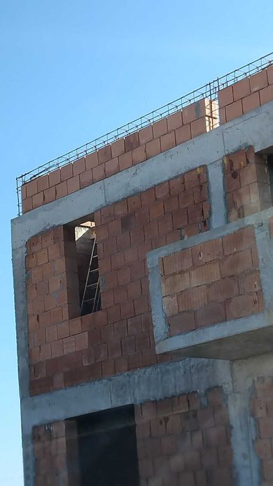 Executam  lucrări  in constructi