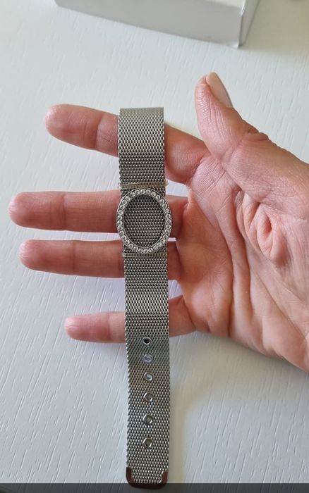 Нова гривна Rochet, Flicka