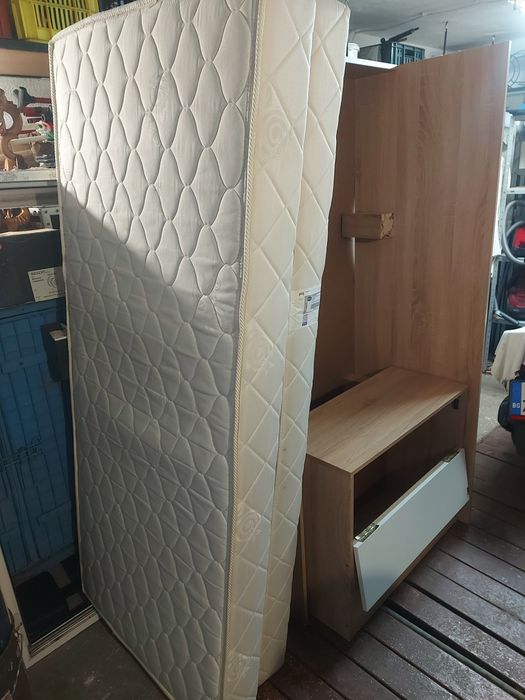 Единични легла с ракла