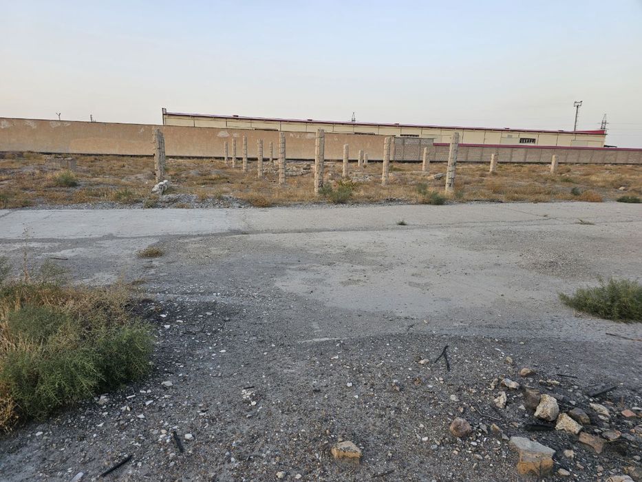 Продается нежилая база в городе Навои, по ул. Тинчлик.