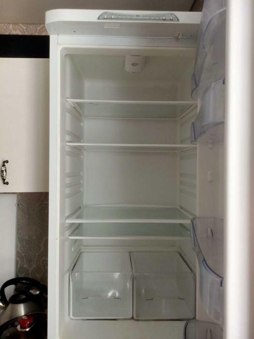 Холодильник двухкамерный,два мотора.