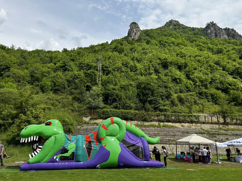 Под наем надуваем замък; надуваема пързалка, надуваем батут Т-рекс
