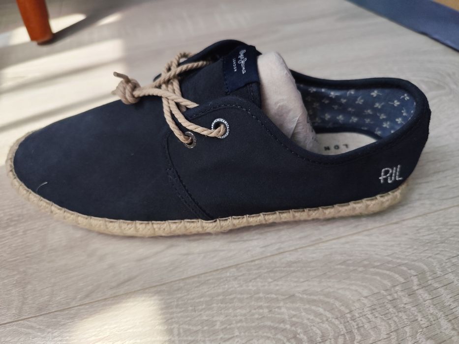 Vând Pepe Jeans
Tourist Classic Din piele întoarsă