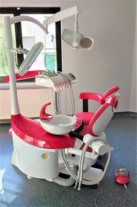 Unit dentar Chirana Effective cu furtune jos, aspiratie chirurgicala