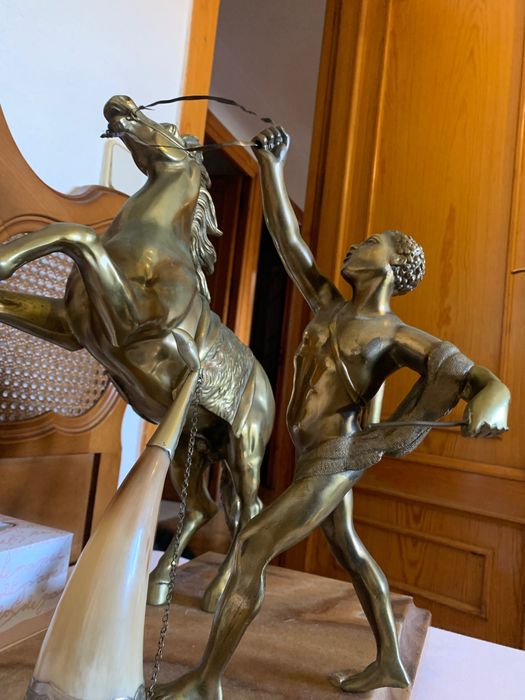 Figura de bronz  dresajul lui Bucefalo