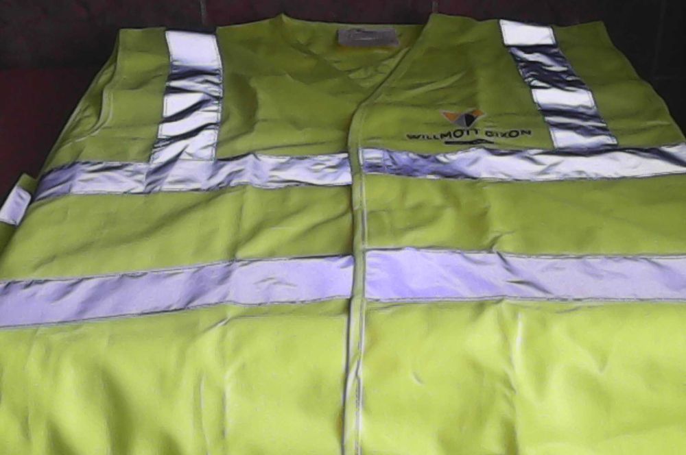 geci , hanorac ,trening nike , pantaloni fas, vesta reflectorizanta