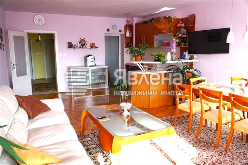 Продава се Тристаен апартамент в София, Хладилника - 118 кв.м за 3390 €/кв.м - Снимка #1
