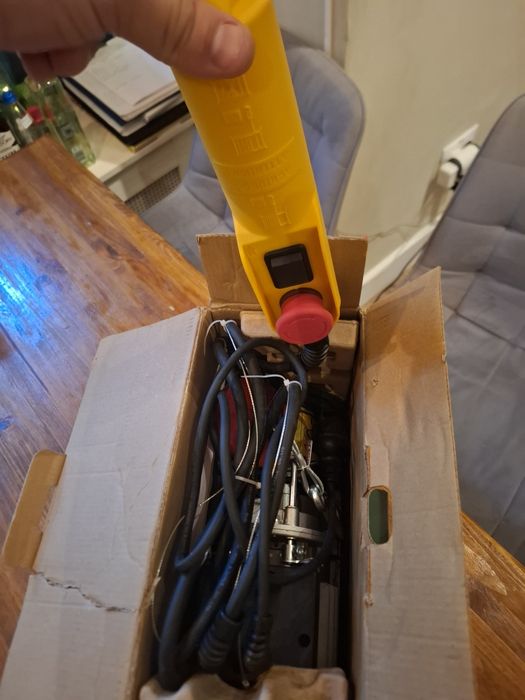 Palan cu cablu ridica pana la 250 kg,putere 500w((  parkside ))