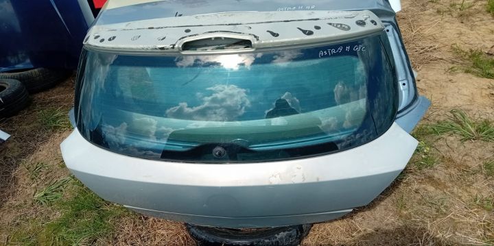 Haion  Lac exfoliat cu luneta Opel Astra H (facelift) seria