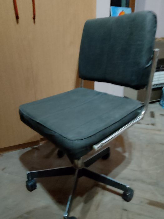 въртящ се стол кожен