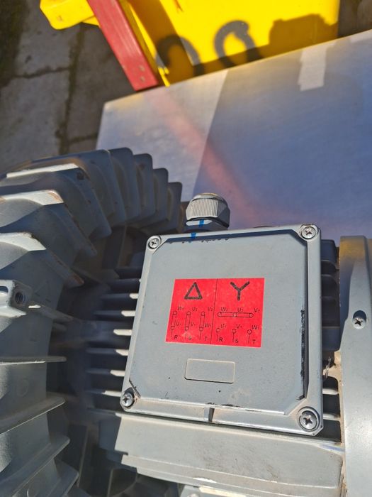 Vând suflanta de aier de 2.2kw