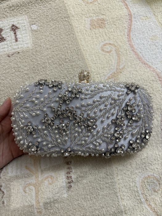 Серебристый клатч