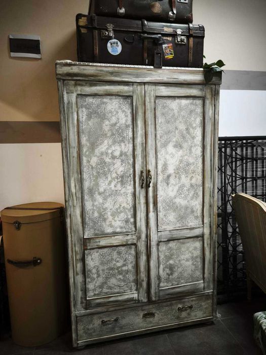 Ретро реновиран гардероб