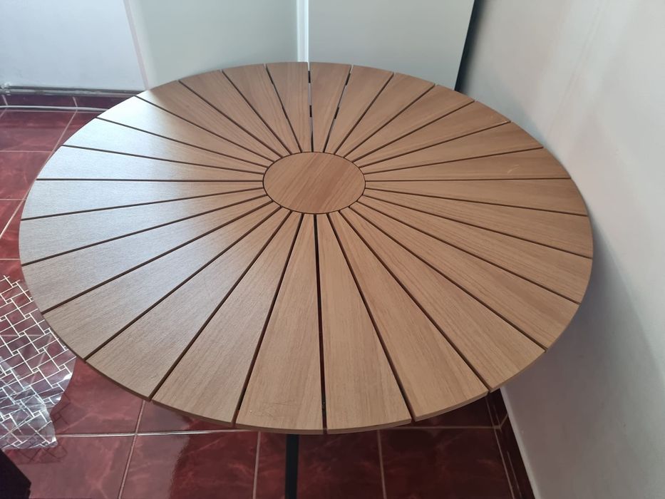 Șifonier, masa si scaune