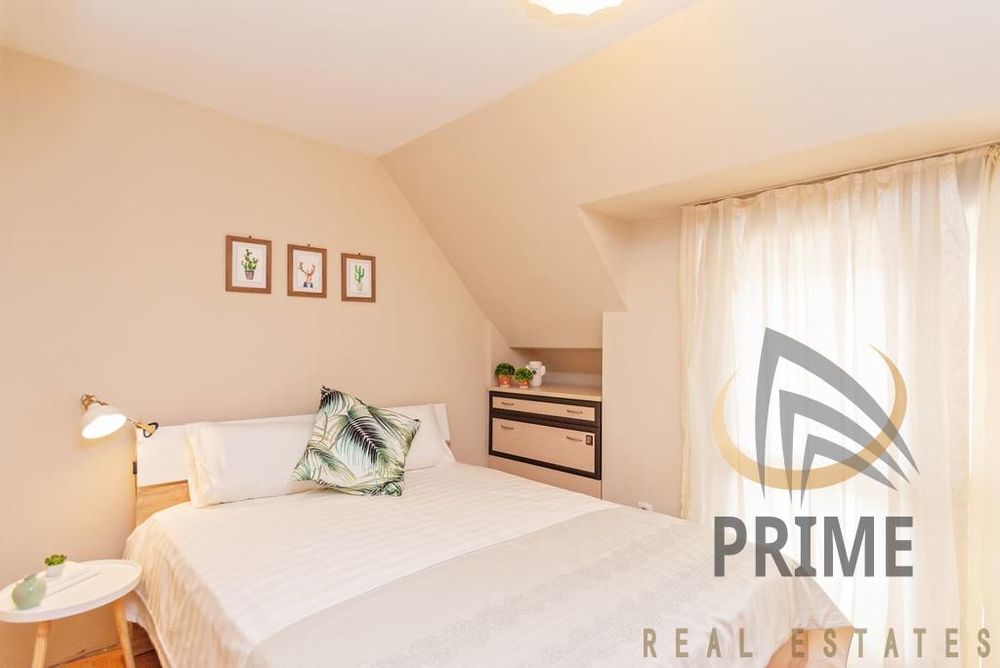 Център тристаен апартамент обзаведен