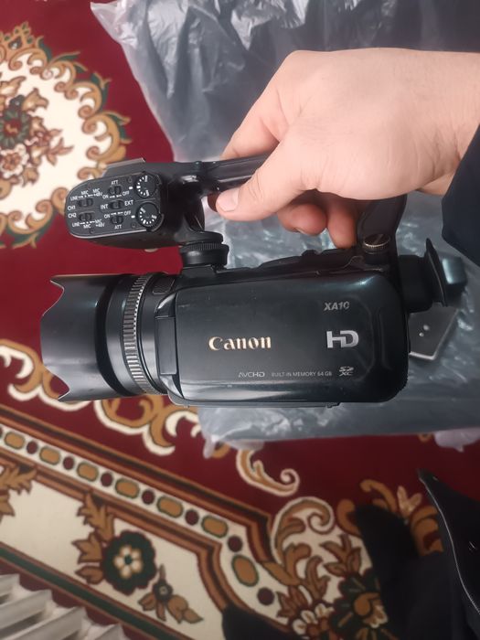 Canon XA10 video kamera sotiladi
