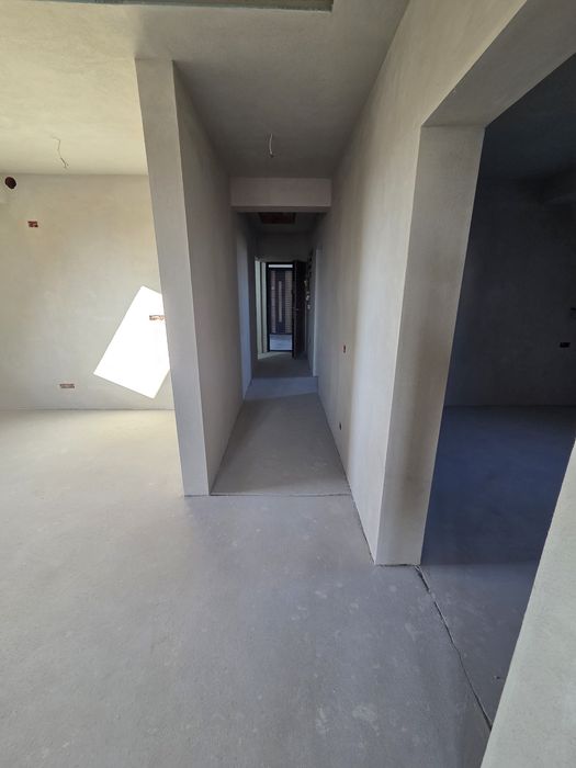 Apartament trei camere