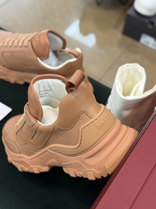 Луксозни дамски снкърси BALLY Holden