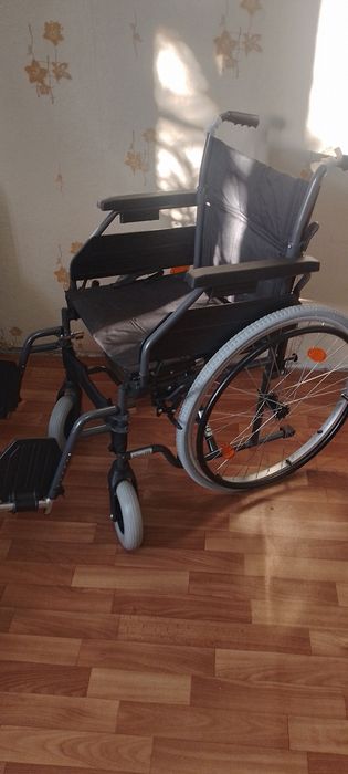 Коляска инвалидная  новая