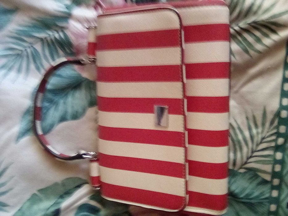 Продавам дам чанта