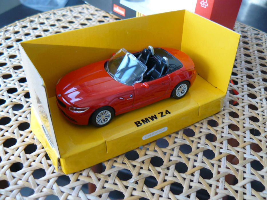 Macheta Auto De Colectie BMW Z4 Scara 1:43,Noua In Cutie,Produs RASTAR