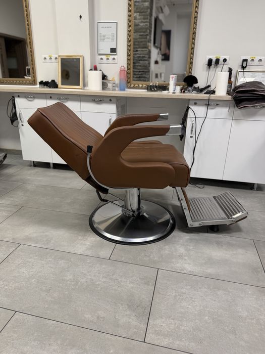 Vand 4  scaune frizerie