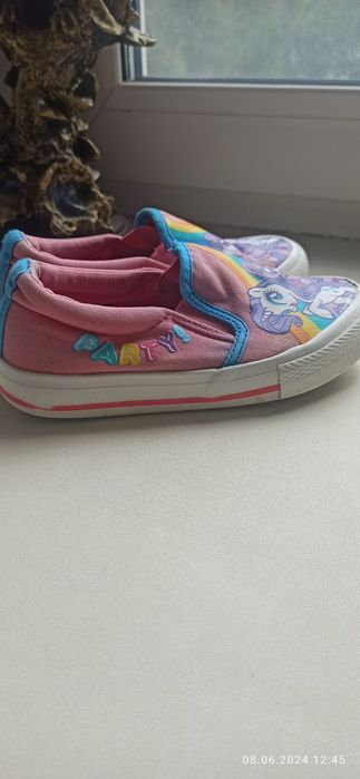 Продам детскую обувь.