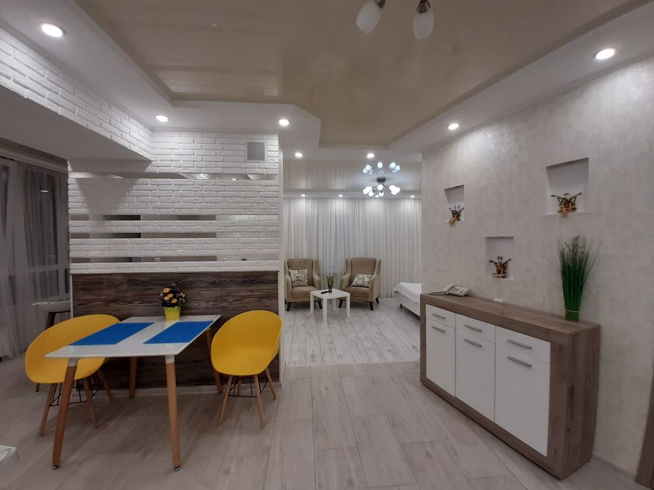 Сдаётся посуточно современная квартира с видом на море