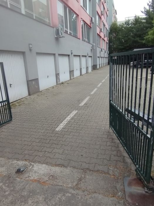 Proprietar vind garaj